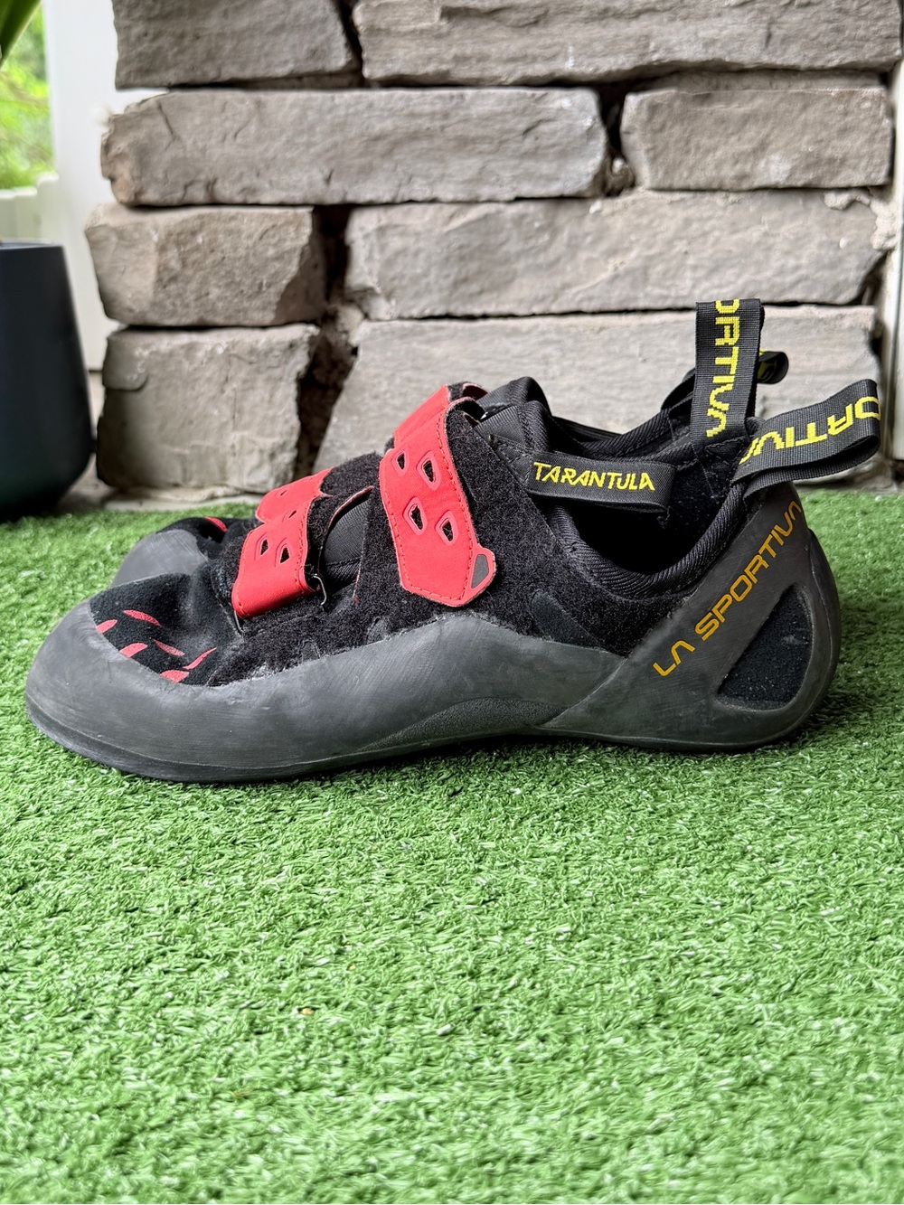 La Sportiva Tarantula Black/Red Mens Climbing Shoes